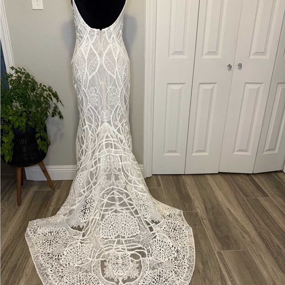 Rue De Seine Ivory Lace Wedding Dress - Picture 12 of 13